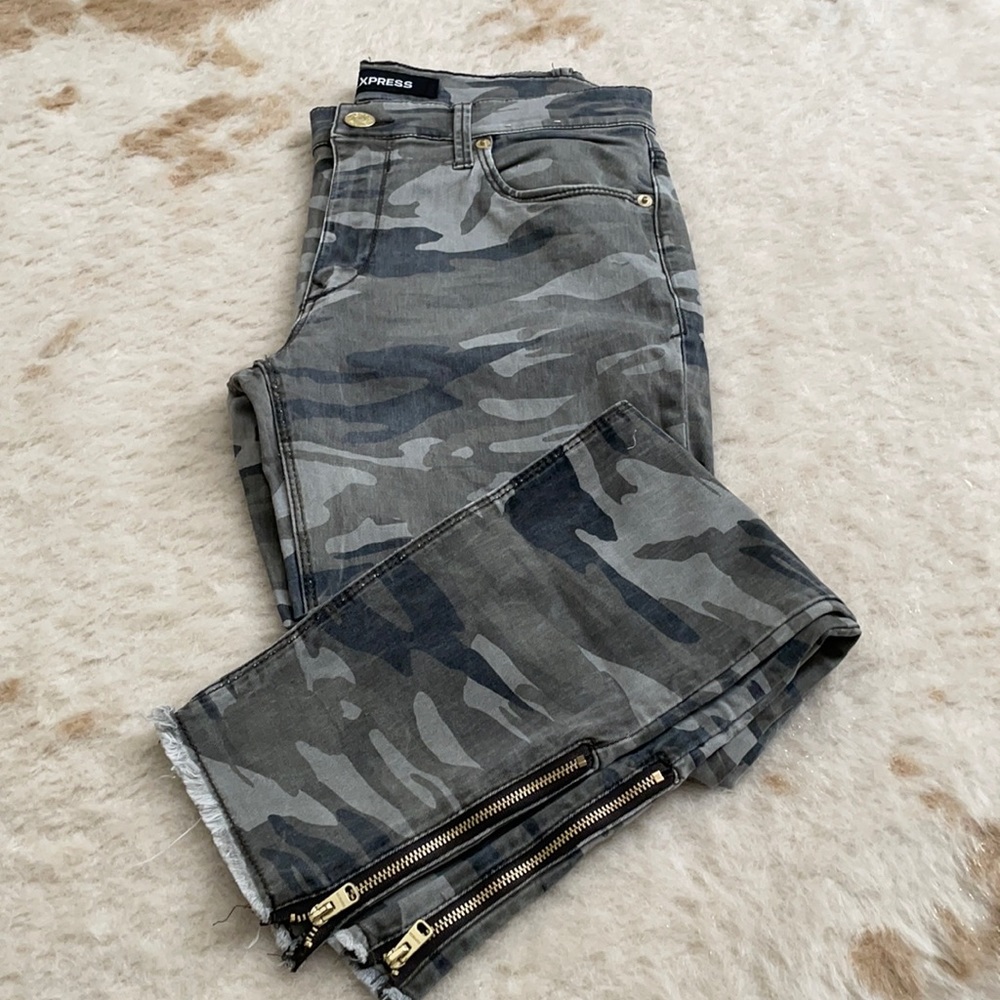 Express camo pants